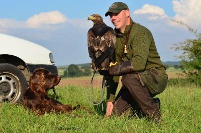 Markus Kroll mit Adler und Hund